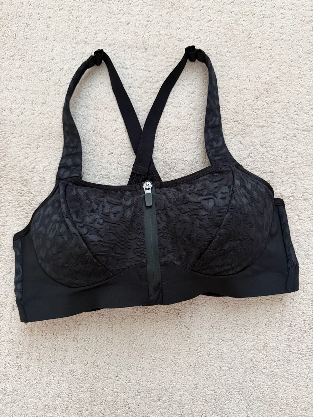 New without tags Victorias Secret Knockout Sports Bra Black Leopard Print 36C